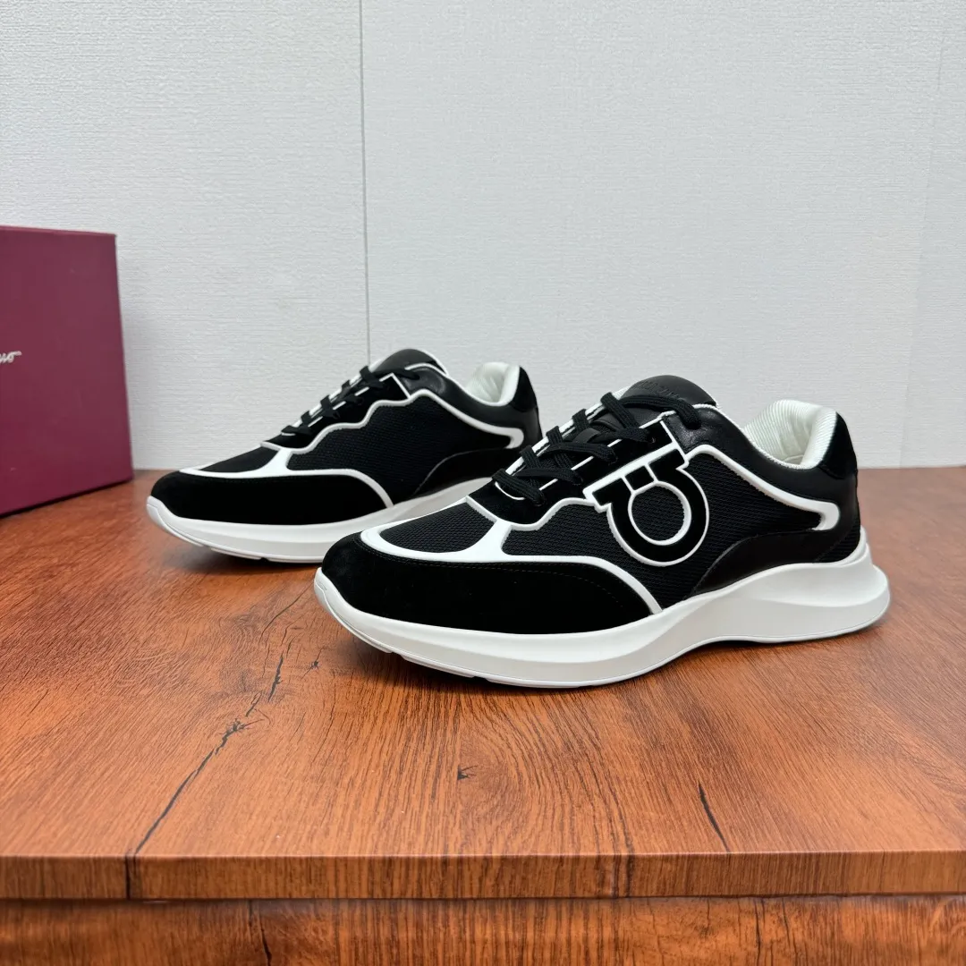 [Ferragamo] Top P: 720💰 Size: 39~44 (38 45 custom-made, non-returnable) Ferragam/Ferragamo Cancini buckle men's low-top casual shoes Spring and summer official website synchronized new thick-soled versatile sports shoes for men This urban-style casual shoe boldly combines a variety of fabrics, cleverly using high-tech mesh fabrics and smooth leather to create a unique high-end look, with side dropouts Cancini buckle, padded collar and tongue, and eye-catching lightweight rubber sole make the design even more sophisticated! The perfect blend of style and comfort. , the shoe body is outlined with exquisite lines, embellished with iconic elements, and equipped with comfortable sole technology to boost your pace. Whether you are walking on the street or exercising, you can show your extraordinary charm. .